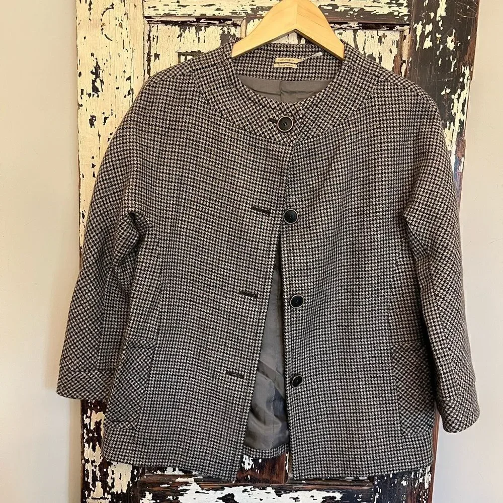Women’s Max Studio special edition houndstooth jacket. Size 4.